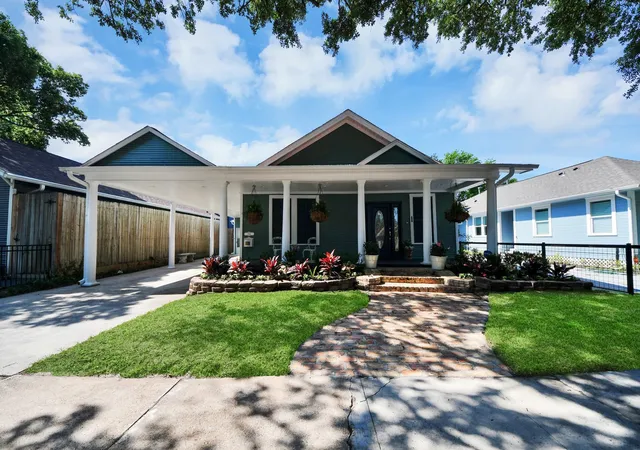 Photo 3 of Single family home for sale at 1114 W Cottage St, Houston, TX 77009 | MLS# 30080581 | Listing updated on 2026-10-05