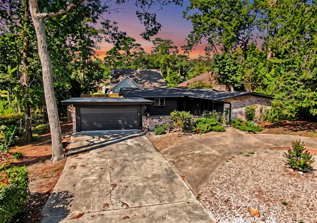 Photo 1 of Single family home for sale at 8 Hanover Ln, Conroe, TX 77304 | MLS# 21722415 | Listing updated on 2026-09-27