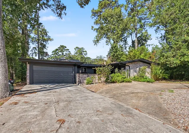 Photo 3 of Single family home for sale at 8 Hanover Ln, Conroe, TX 77304 | MLS# 21722415 | Listing updated on 2026-09-27