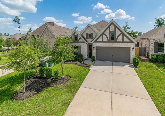 Photo 3 of Single family home for sale at 546 Cedar Harbor Ct, Conroe, TX 77304 | MLS# 19639380 | Listing updated on 2026-09-13