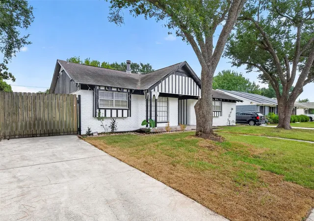 Photo 2 of Single family home for sale at 6038 Cartagena St, Houston, TX 77035 | MLS# 59493358 | Listing updated on 2026-10-02