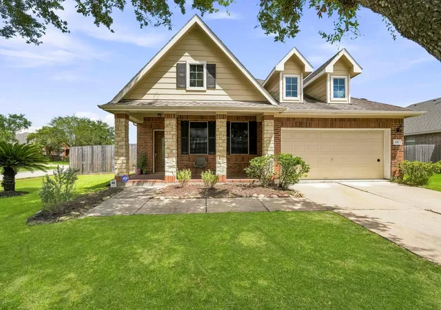 Photo 1 of Single family home for sale at 125 Avery Springs Ln, Dickinson, TX 77539 | MLS# 65928229 | Listing updated on 2026-09-12