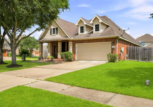 Photo 2 of Single family home for sale at 125 Avery Springs Ln, Dickinson, TX 77539 | MLS# 65928229 | Listing updated on 2026-09-12