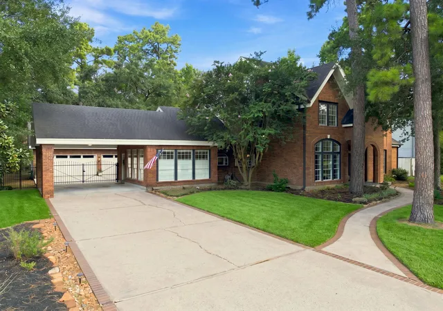 Photo 2 of Single family home for sale at 23 S Brokenfern Dr, Spring, TX 77380 | MLS# 27886307 | Listing updated on 2026-09-12