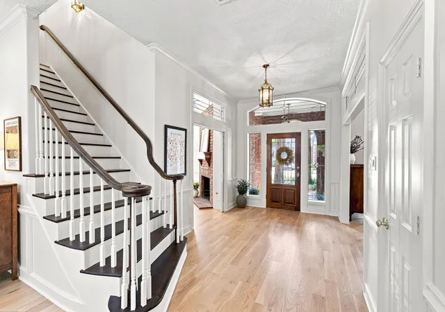 Photo 4 of Single family home for sale at 23 S Brokenfern Dr, Spring, TX 77380 | MLS# 27886307 | Listing updated on 2026-09-12