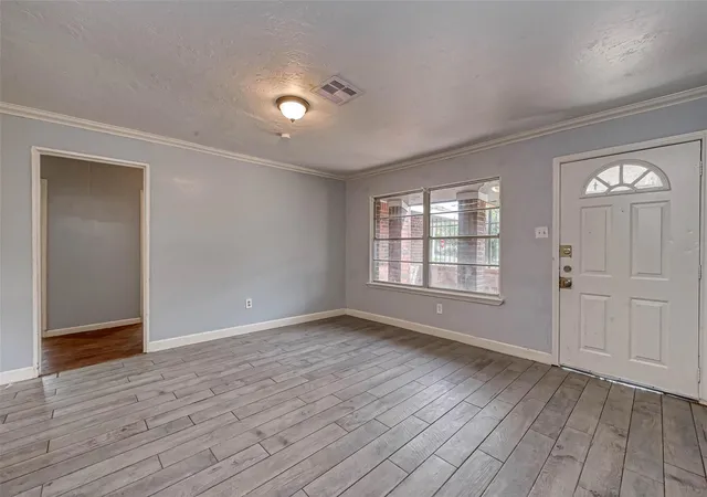 Photo 3 of Single family home for sale at 5431 Willow Glen Dr, Houston, TX 77033 | MLS# 3852823 | Listing updated on 2026-10-05