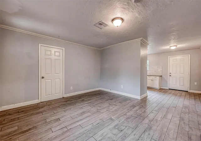 Photo 3 of Single family home for sale at 5431 Willow Glen Dr, Houston, TX 77033 | MLS# 3852823 | Listing updated on 2026-10-05
