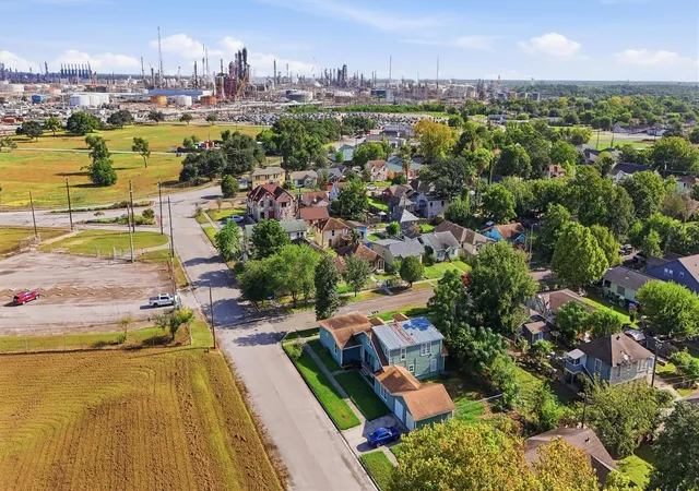 Photo 4 of Single family home for sale at 3420 Illinois St, Baytown, TX 77520 | MLS# 26683045 | Listing updated on 2026-10-08