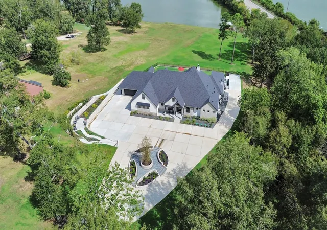 Photo 1 of Single family home for sale at 18828 Harbor Side Blvd, Montgomery, TX 77356 | MLS# 82739655 | Listing updated on 2026-10-06