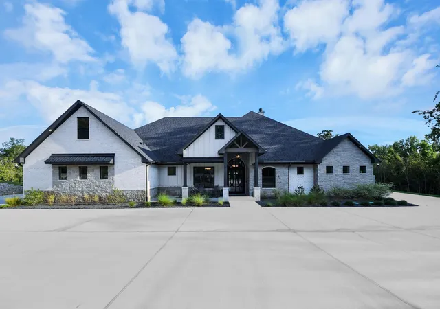 Photo 3 of Single family home for sale at 18828 Harbor Side Blvd, Montgomery, TX 77356 | MLS# 82739655 | Listing updated on 2026-10-06