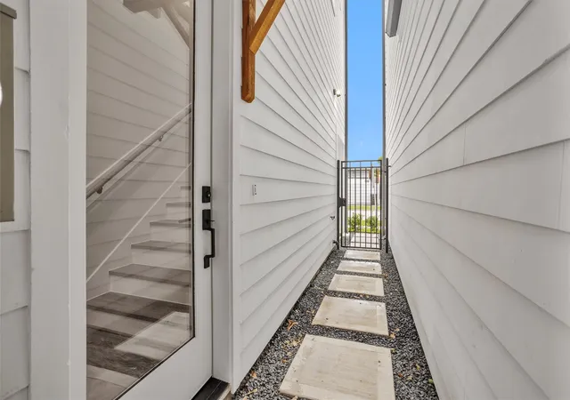 Photo 4 of Single family home for sale at 806 Schweikhardt St, Houston, TX 77020 | MLS# 85066225 | Listing updated on 2026-09-13