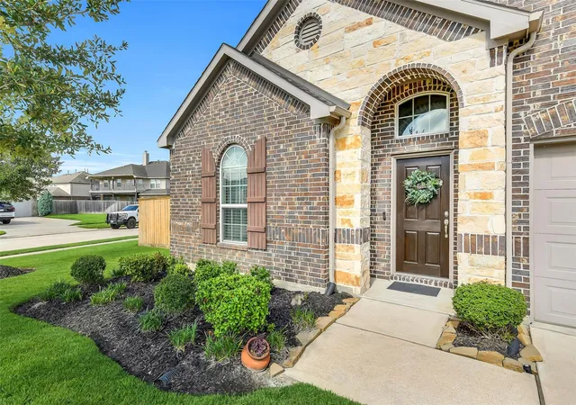 Photo 3 of Single family home for sale at 31634 Hummingbird Oak Dr, Hockley, TX 77447 | MLS# 88466368 | Listing updated on 2026-10-14
