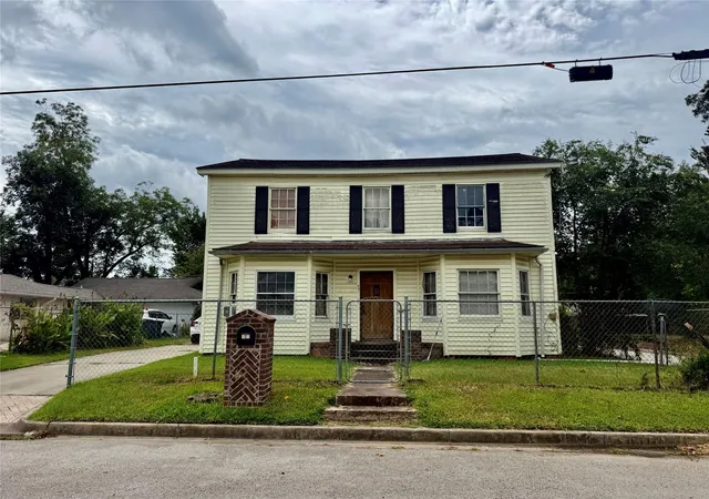 Photo 1 of Single family home for sale at 501 Ave I, Conroe, TX 77301 | MLS# 32810635 | Listing updated on 2026-09-07
