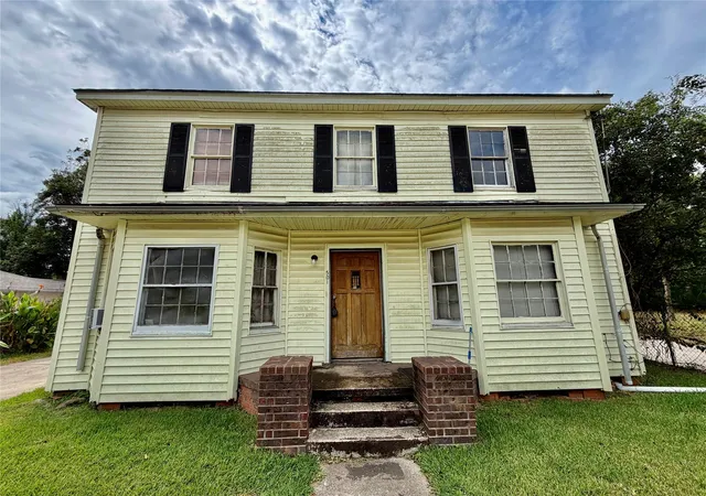 Photo 2 of Single family home for sale at 501 Ave I, Conroe, TX 77301 | MLS# 32810635 | Listing updated on 2026-09-07