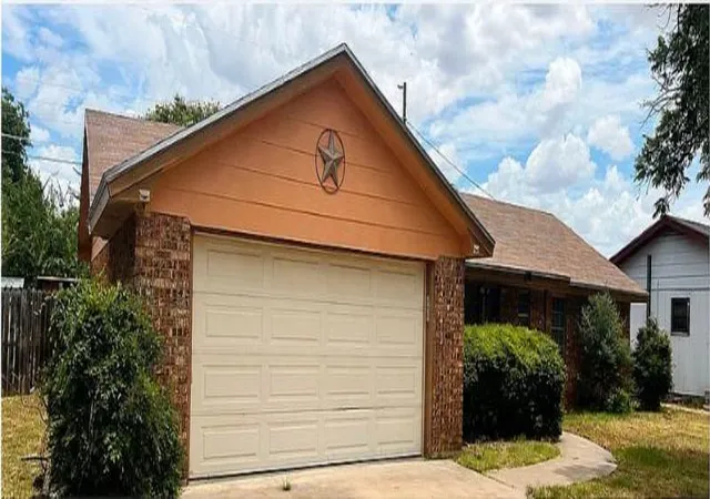Photo 1 of Single family home for sale at 38 Dellwood Dr, San Angelo, TX 76903 | MLS# 10058350 | Listing updated on 2026-10-08
