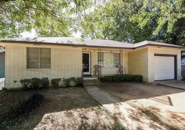 Photo 1 of Single family home for sale at 400 Sandra Dr, Brenham, TX 77833 | MLS# 53922098 | Listing updated on 2026-09-02