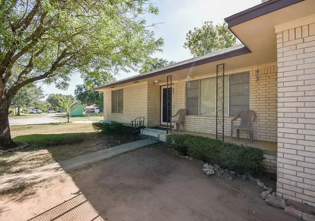Photo 3 of Single family home for sale at 400 Sandra Dr, Brenham, TX 77833 | MLS# 53922098 | Listing updated on 2026-09-02