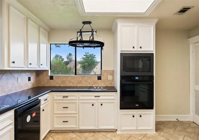 Photo 3 of Single family home for sale at 101 Fairway View Ln, Montgomery, TX 77356 | MLS# 43502321 | Listing updated on 2026-10-08