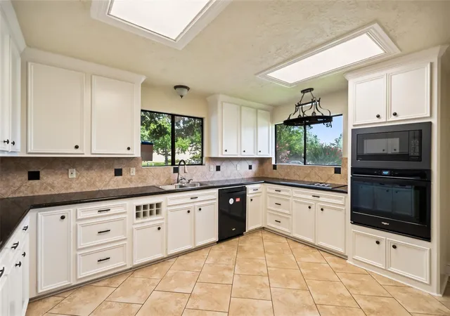 Photo 4 of Single family home for sale at 101 Fairway View Ln, Montgomery, TX 77356 | MLS# 43502321 | Listing updated on 2026-10-08