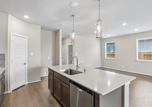 Photo 4 of Single family home for sale at 5228 Redbud Valley Dr, Pearland, TX 77584 | MLS# 39845584 | Listing updated on 2026-09-02