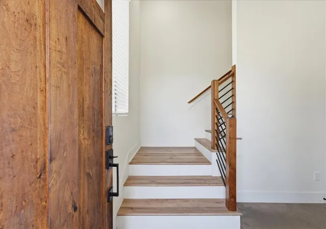 Photo 4 of Single family home for sale at 724 E 33rd Street, Houston, TX 77022 | MLS# 73556053 | Listing updated on 2026-10-05