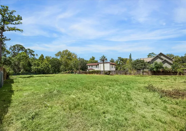 Photo 3 of Land for sale at 3 Plantation Rd, Houston, TX 77024 | MLS# 13057494 | Listing updated on 2026-09-22