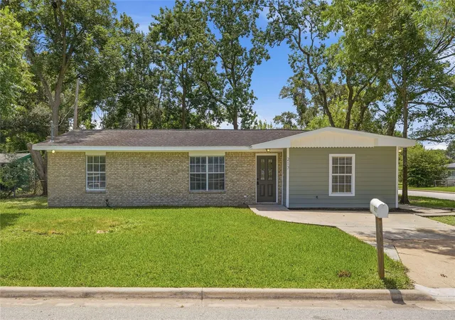 Photo 1 of Single family home for sale at 217 W Wilkins St, League City, TX 77573 | MLS# 58756868 | Listing updated on 2026-09-17