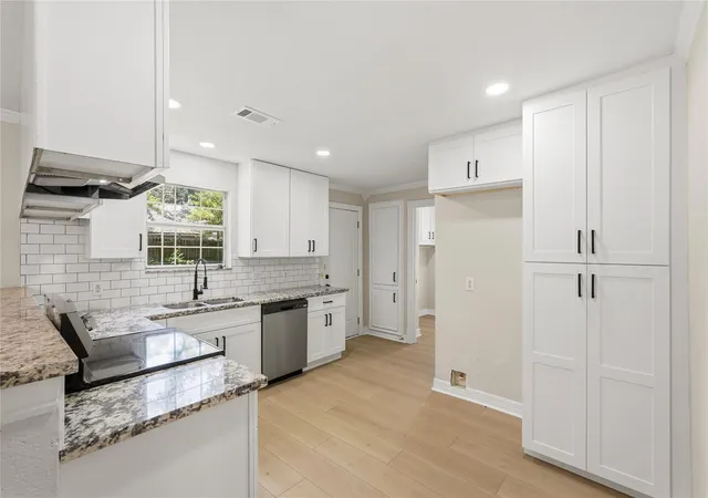 Photo 3 of Single family home for sale at 217 W Wilkins St, League City, TX 77573 | MLS# 58756868 | Listing updated on 2026-09-17