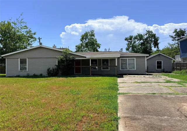Photo 2 of Single family home for sale at 323 Seagrove St, La Porte, TX 77571 | MLS# 52438076 | Listing updated on 2026-10-02