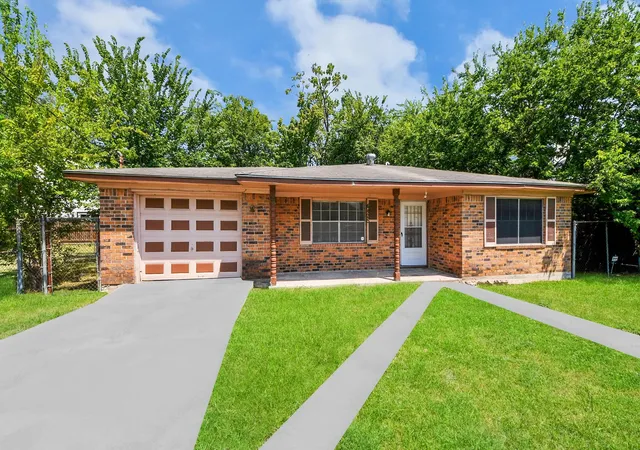 Photo 3 of Single family home for sale at 4425 Sumpter St, Houston, TX 77020 | MLS# 15418050 | Listing updated on 2026-09-01