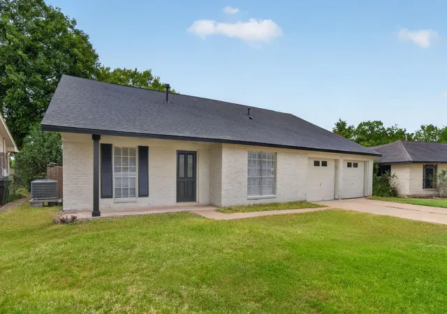 Photo 2 of Single family home for sale at 11918 Southview St, Houston, TX 77047 | MLS# 59354344 | Listing updated on 2026-09-14