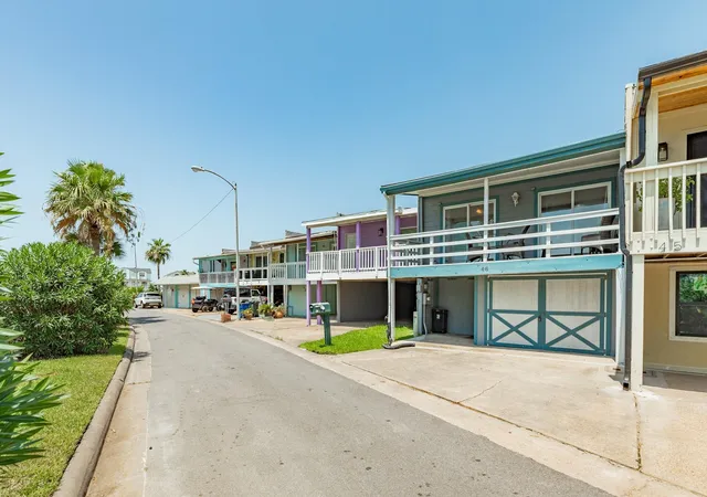 Photo 2 of Townhouse for sale at 46 Harbour Cir, Galveston, TX 77554 | MLS# 81675012 | Listing updated on 2026-09-11
