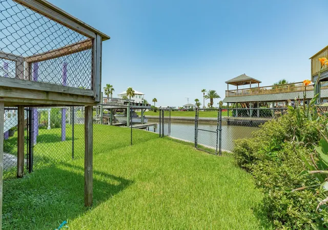 Photo 4 of Townhouse for sale at 46 Harbour Cir, Galveston, TX 77554 | MLS# 81675012 | Listing updated on 2026-09-11
