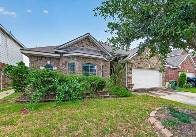 Photo 2 of Single family home for sale at 6610 Atasca Crk Dr, Humble, TX 77346 | MLS# 35252352 | Listing updated on 2026-09-09
