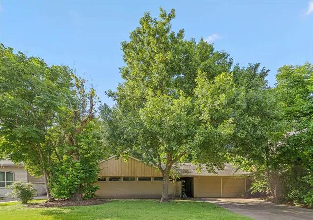 Photo 1 of Single family home for sale at 5146 Carew St, Houston, TX 77096 | MLS# 25930323 | Listing updated on 2026-09-03