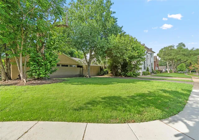 Photo 3 of Single family home for sale at 5146 Carew St, Houston, TX 77096 | MLS# 25930323 | Listing updated on 2026-09-03
