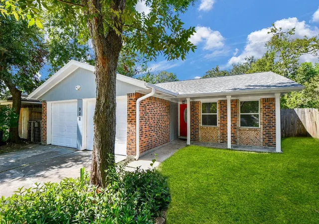 Single family home for sale at 922 Bacliff Dr, Bacliff, TX 77518 | MLS# 85963593
