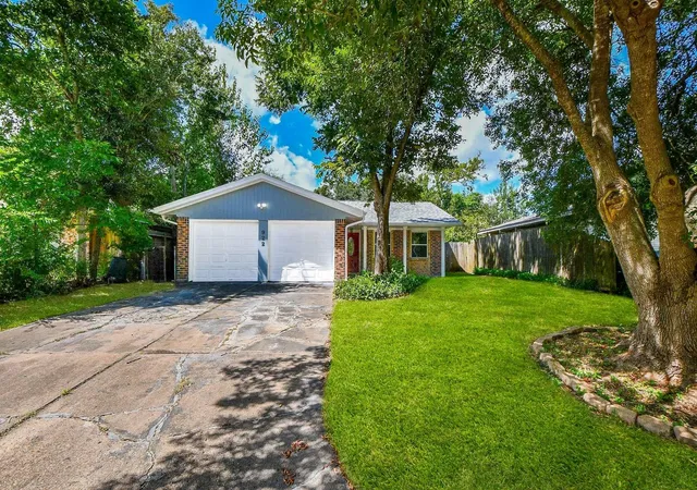 Photo 3 of Single family home for sale at 922 Bacliff Dr, Bacliff, TX 77518 | MLS# 85963593 | Listing updated on 2026-09-27