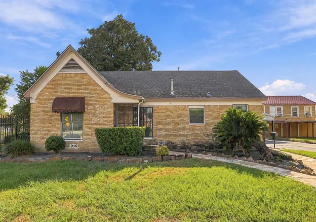 Photo 2 of Single family home for sale at 5012 Irvington Blvd, Houston, TX 77009 | MLS# 36167464 | Listing updated on 2026-09-26