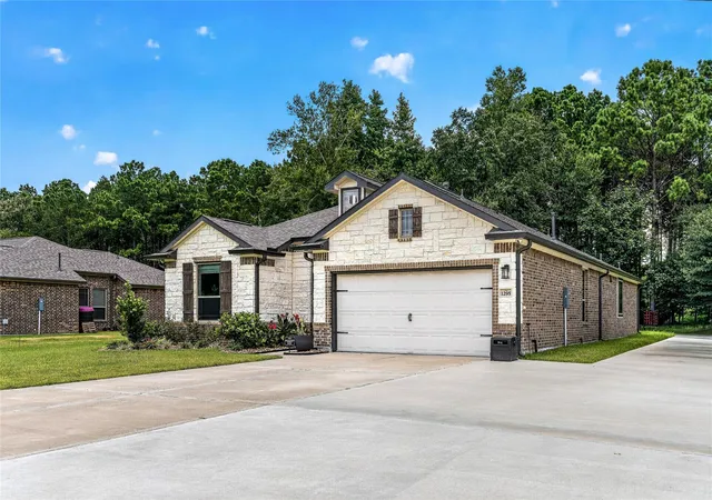 Photo 3 of Single family home for sale at 1295 Road 66112, Dayton, TX 77535 | MLS# 80959098 | Listing updated on 2026-10-20
