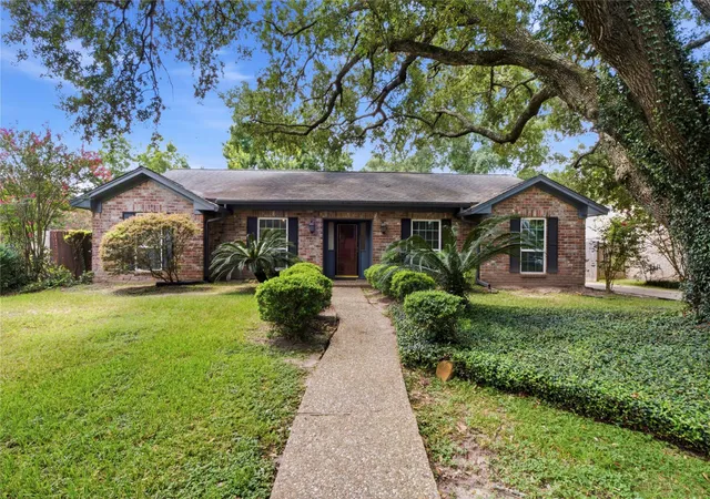 Photo 2 of Single family home for sale at 4118 Long Grv Dr, Seabrook, TX 77586 | MLS# 61181158 | Listing updated on 2026-09-11