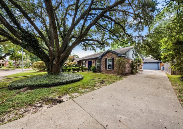 Photo 3 of Single family home for sale at 4118 Long Grv Dr, Seabrook, TX 77586 | MLS# 61181158 | Listing updated on 2026-09-11
