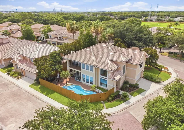 Photo 1 of Single family home for sale at 320 Harborside Cir, Kemah, TX 77565 | MLS# 51103252 | Listing updated on 2026-09-17