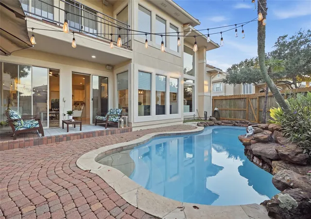 Photo 3 of Single family home for sale at 320 Harborside Cir, Kemah, TX 77565 | MLS# 51103252 | Listing updated on 2026-09-17