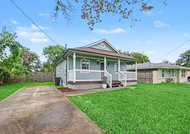 Photo 2 of Single family home for sale at 4412 Nicholini St, Dickinson, TX 77539 | MLS# 93339895 | Listing updated on 2026-09-13