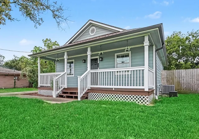Photo 3 of Single family home for sale at 4412 Nicholini St, Dickinson, TX 77539 | MLS# 93339895 | Listing updated on 2026-09-13