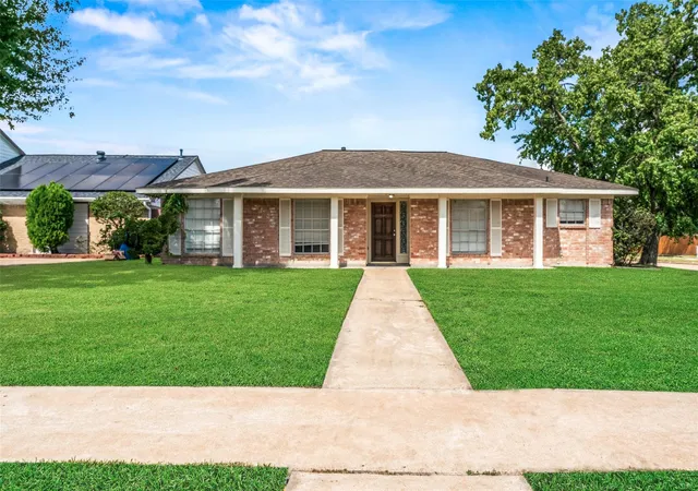 Photo 3 of Single family home for sale at 6902 Addicks Clodine Rd, Houston, TX 77083 | MLS# 12015073 | Listing updated on 2026-09-23