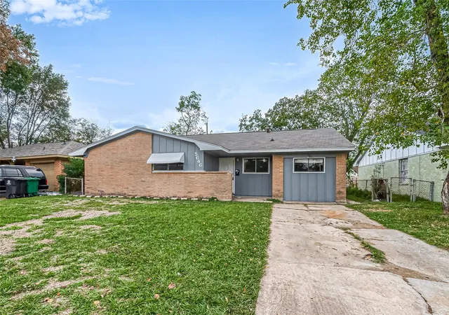 Photo 1 of Single family home for sale at 5646 Cedarburg Dr, Houston, TX 77048 | MLS# 71150867 | Listing updated on 2026-09-16