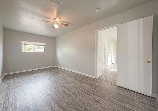 Photo 4 of Single family home for sale at 5646 Cedarburg Dr, Houston, TX 77048 | MLS# 71150867 | Listing updated on 2026-09-16