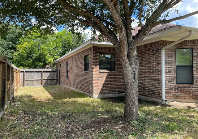 Photo 2 of Single family home for sale at 3910 Cork Dr, Houston, TX 77047 | MLS# 70510145 | Listing updated on 2026-09-11